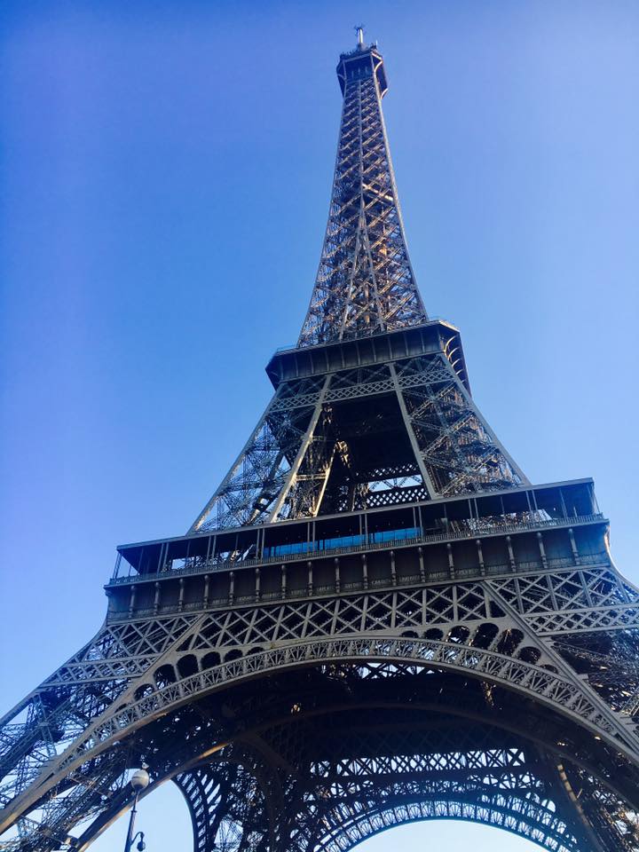 パリ半日観光でシャイヨー宮からエッフェル塔を眺める