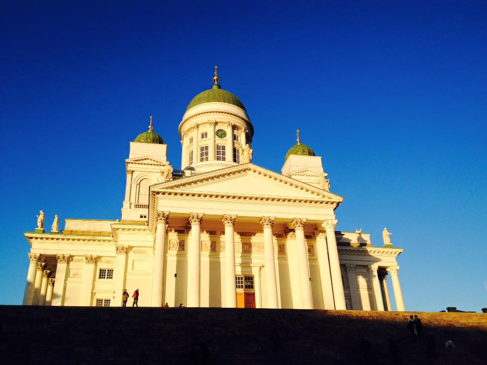 元老院広場や広場街区をトラムで巡るフィンランドヘルシンキ