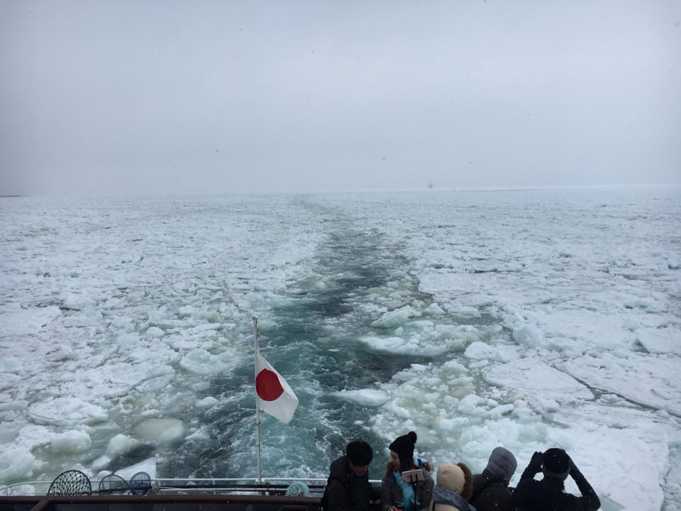 道東網走のオホーツク海流氷初日と流氷観光船オーロラ号に乗船