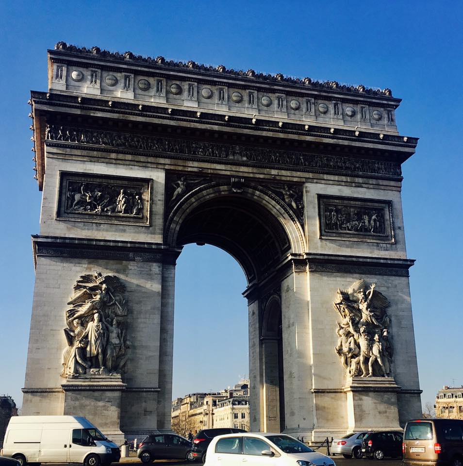 当時世界最大の門パリ凱旋門やシャンゼリゼ大通り観光スポット