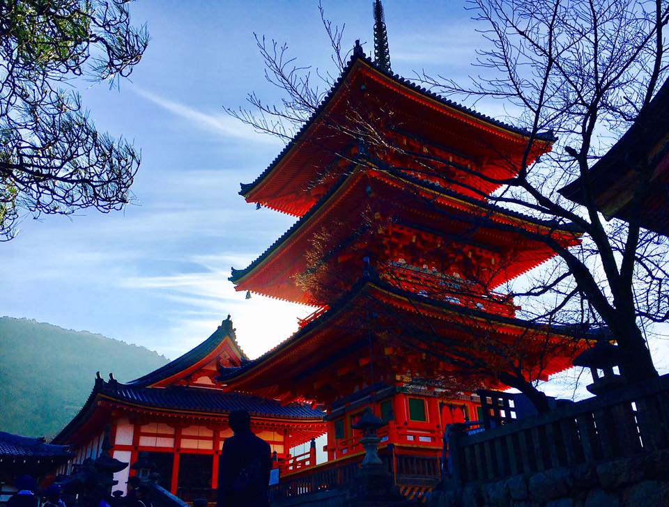 車椅子でも行ける懸造の清水寺の舞台から京都市内を眺める