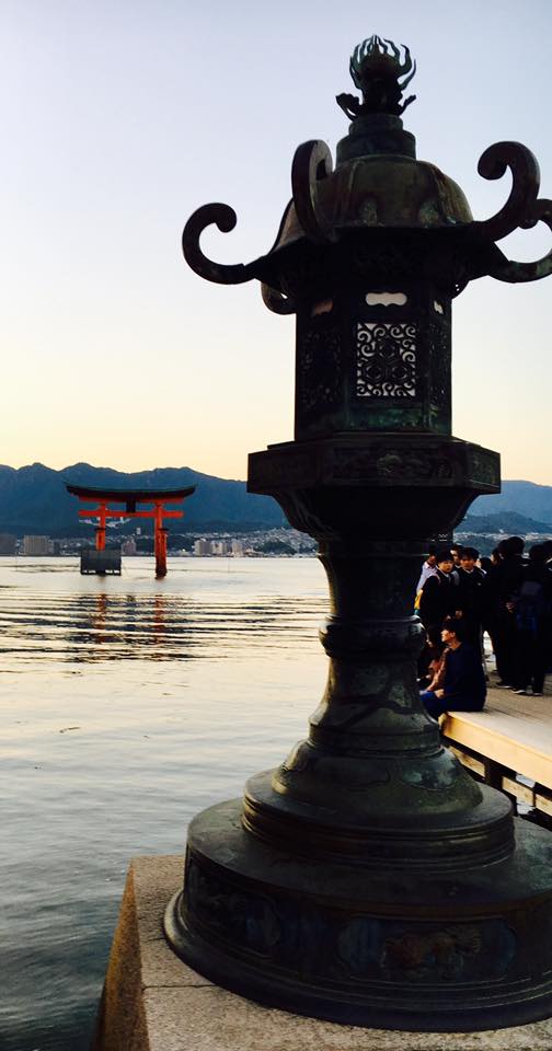 干潮時に大鳥居まで歩ける嚴島神社の撮影スポット！日本三大舞台がおすすめ